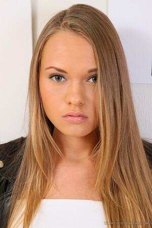 Original 853 px/ 1280 px