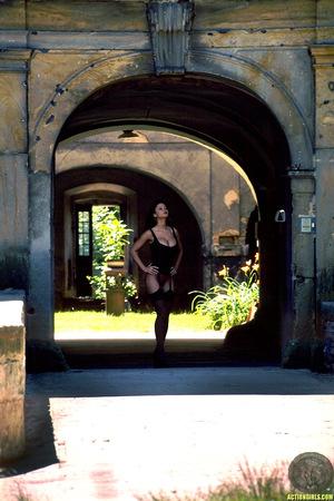 Original 683 px/ 1024 px