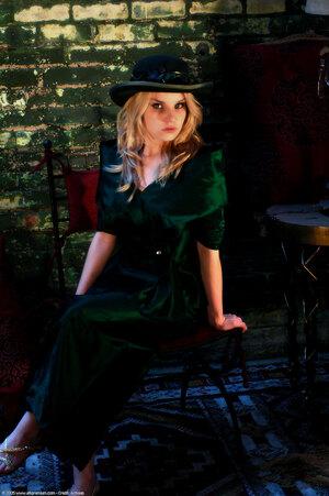 Original 1021 px/ 1536 px