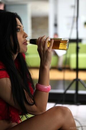 Original 853 px/ 1280 px