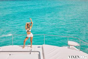 Original 2999 px/ 2000 px