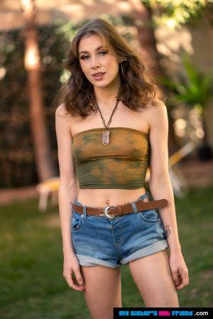 NaughtyAmerica Fiona Sprouts - My Sisters Hot Friend - Fiona Sprouts gets evicted from her apartment - 367x - 2500px - 12092021_95740815