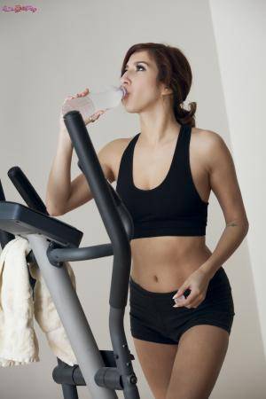 #Twistys April Oneil, Raven keep it fit