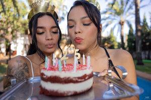 Original 8192 px/ 5464 px