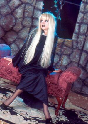 Original 516 px/ 722 px