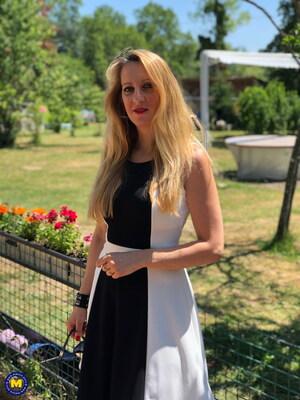 #MatureNL She loves to fuck two guys at once and taking it up the ass is her dream Louise Du Lac (EU) (43)