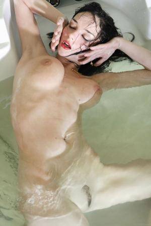 Original 683 px/ 1024 px