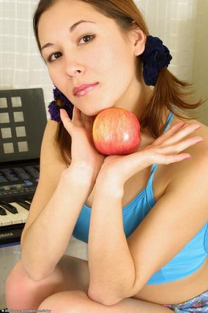 Original 682 px/ 1024 px