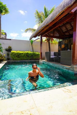 #HardcoreHoliday - Betzz - Mind Helping Me With The Sunscreen?