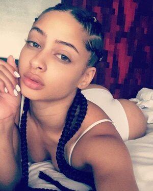 Original 624 px/ 779 px