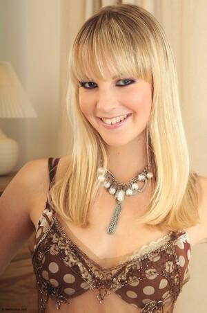 #TeenRotica Sally - Buttelicious