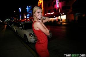 Original 1048 px/ 699 px