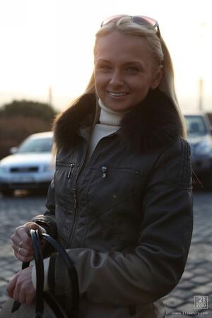 Original 853 px/ 1280 px