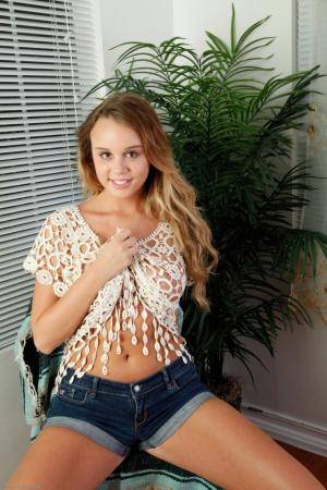 Original 682 px/ 1024 px