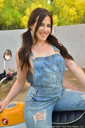 Original 852 px/ 1280 px