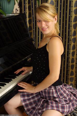 Original 682 px/ 1024 px