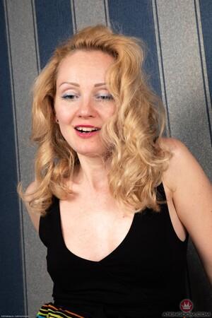 Original 682 px/ 1024 px