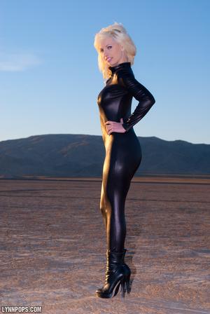 Original 736 px/ 1100 px