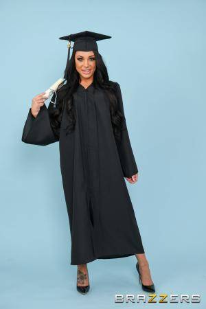 Brazzers Gianna Grey - Graduating Tits 23 Aug_89299936