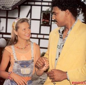 Original 1200 px/ 1182 px