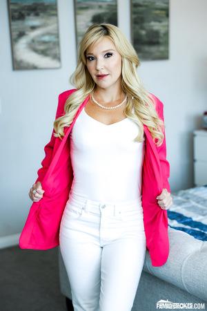 #FamilyStrokes - Laura Bentley - MVPs Suck Their Stepmoms Pussy