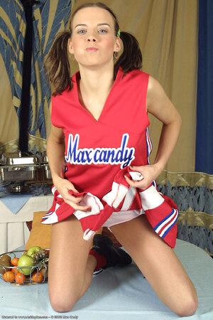 Original 683 px/ 1024 px