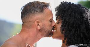 Original 5000 px/ 2637 px