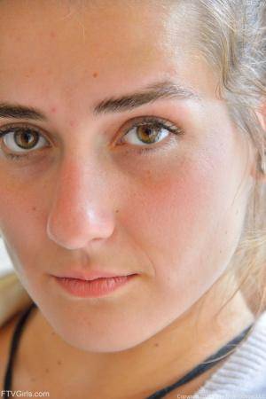 Original 852 px/ 1280 px