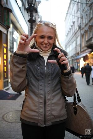 Original 853 px/ 1280 px