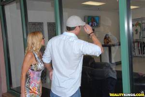 Original 3840 px/ 2568 px