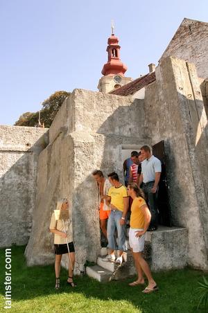 Original 1360 px/ 2048 px