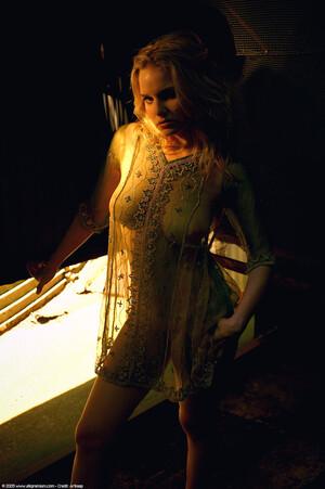 Original 1021 px/ 1536 px