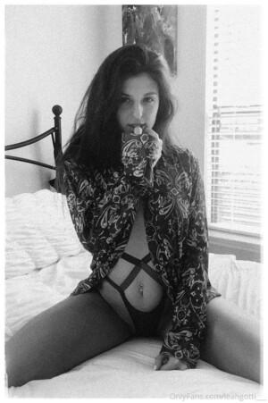 Original 852 px/ 1280 px