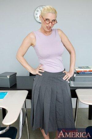 Original 399 px/ 600 px