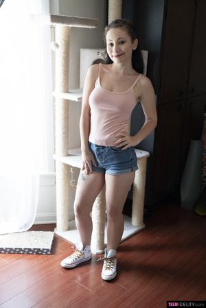 xxxhood Crush Lenna Lux