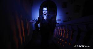 Original 4096 px/ 2160 px