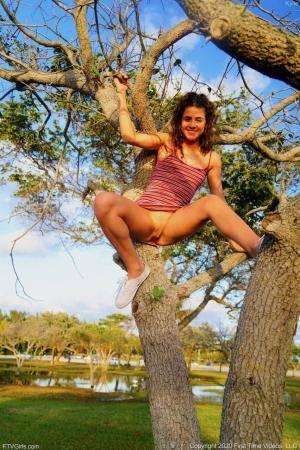 Original 852 px/ 1280 px