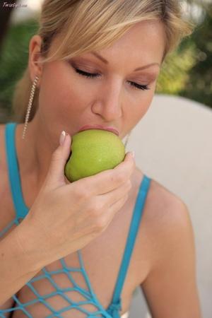 Original 683 px/ 1024 px