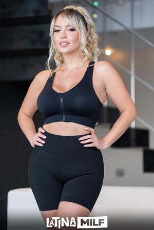 Original 2565 px/ 3840 px