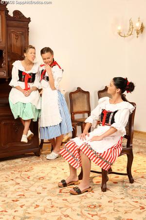 Fiva, Mya, Zoe L. Fox - Traditional Threesome