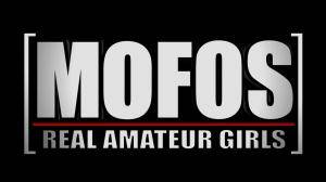 Mofos Autumn Falls - Lifesaving Looks (screens) (13042019) - 728x_45116286