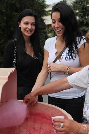 Original 853 px/ 1280 px