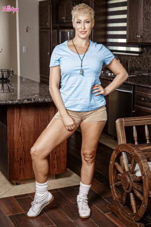 Kira Noir, Ryan Keely - The Recruitment [MomKnowsBest.com / Twistys.com] 2019.01.10