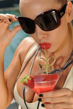 Original 853 px/ 1280 px