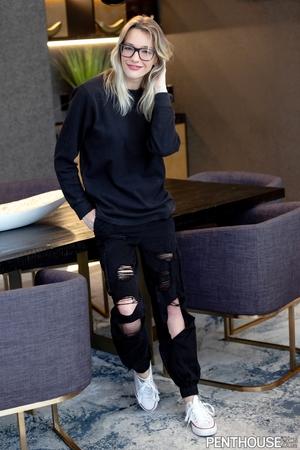 Original 1067 px/ 1600 px