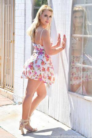 Original 852 px/ 1280 px