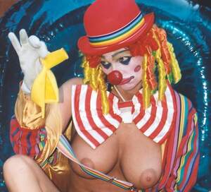 Original 687 px/ 624 px