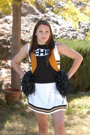 Original 700 px/ 1052 px