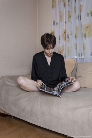 #WeAreHairy Amelinda - BlackShirtBrownBed