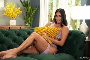 Original 2048 px/ 1365 px